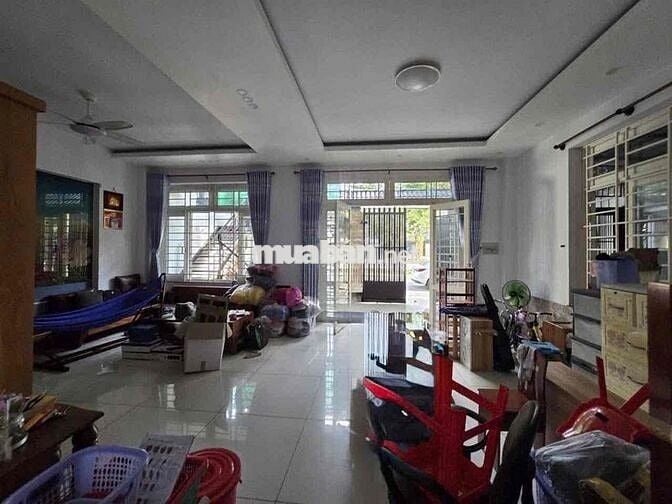 nhà biệt thự 12x20m 1 trệt 1 lầu 1 sân thượng, có 5 phòng ngủ 4wc