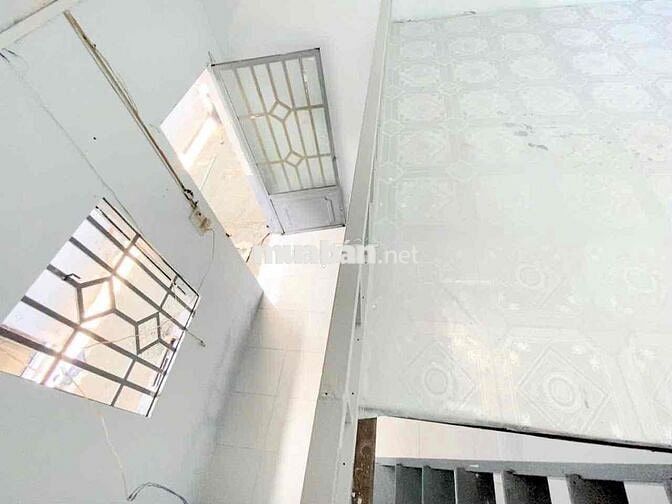 Phòng Gác Lững 25m2 , Không Nội Thất , 1/10 Trống