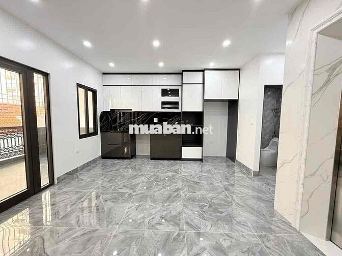 🚗 Ô TÔ ĐỖ TRÁNH – ĐẲNG CẤP ĐỀN LỪ – MẶT TIỀN 6.8M – THANG MÁY VÙ VÙ –