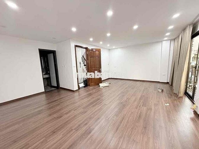 Ô TÔ ĐỖ TRÁNH - ĐẲNG CẤP ĐỀN LỪ – MẶT TIỀN 6.8M - THANG MÁY VÙ VÙ - VI