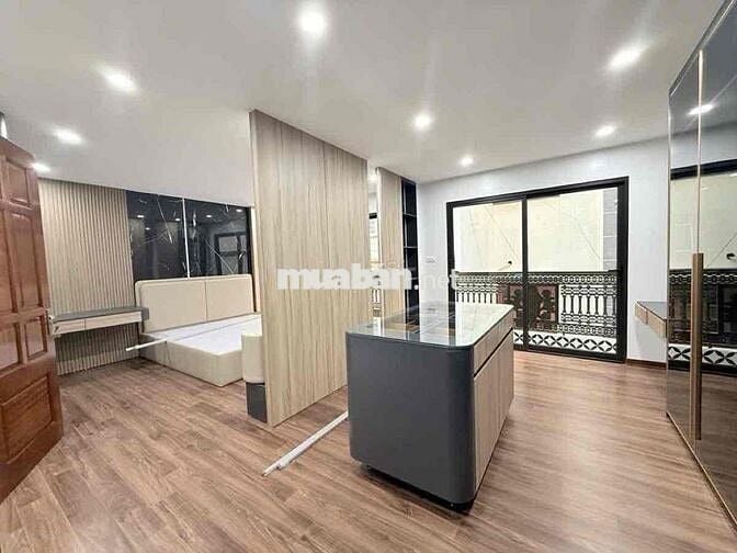 🚗 Ô TÔ ĐỖ TRÁNH – ĐẲNG CẤP ĐỀN LỪ – MẶT TIỀN 6.8M – THANG MÁY VÙ VÙ –