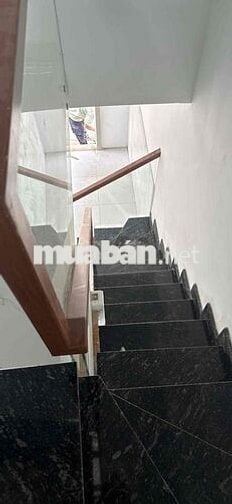 nhà ngay trung tâm Thủ Đức , phường Linh Chiểu , đường trước nhà 2.5m,