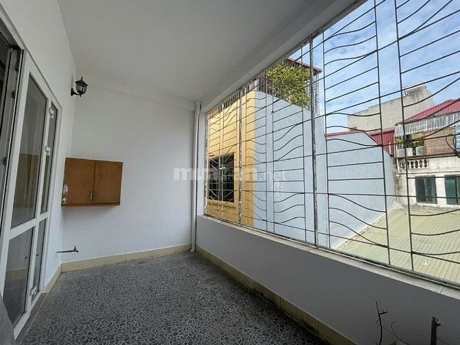 Nhà đường Hồng Hà, 55m2 ngõ rộng ô tô  đỗ cửa giá tốt, 5 phút hồ gươm