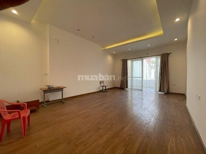 Nhà đường Hồng Hà, 55m2 ngõ rộng ô tô  đỗ cửa giá tốt, 5 phút hồ gươm