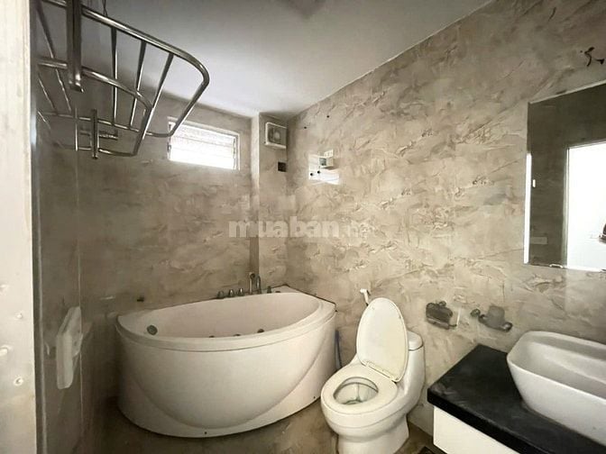 Nhà đường Hồng Hà, 55m2 ngõ rộng ô tô  đỗ cửa giá tốt, 5 phút hồ gươm