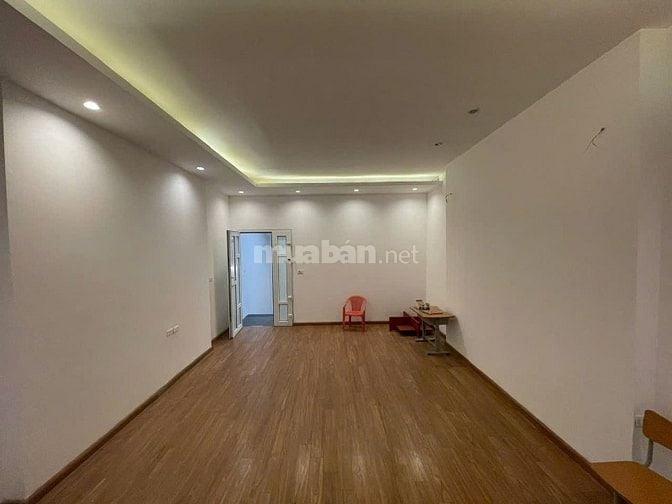 Nhà đường Hồng Hà, 55m2 ngõ rộng ô tô  đỗ cửa giá tốt, 5 phút hồ gươm