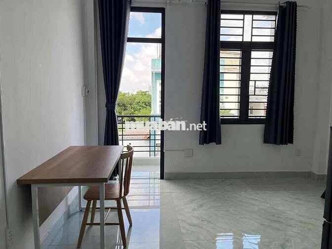 Sát ĐH Ngoại Thương, Hutech Hàng Xanh, Metro, Q1