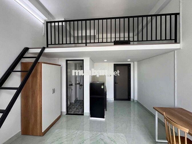 Sát ĐH Ngoại Thương, Hutech Hàng Xanh, Metro, Q1