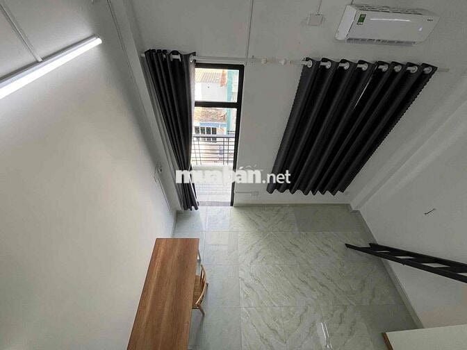Sát ĐH Ngoại Thương, Hutech Hàng Xanh, Metro, Q1