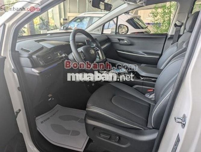 Hyundai Custin Cao Cấp 2.0T 2025