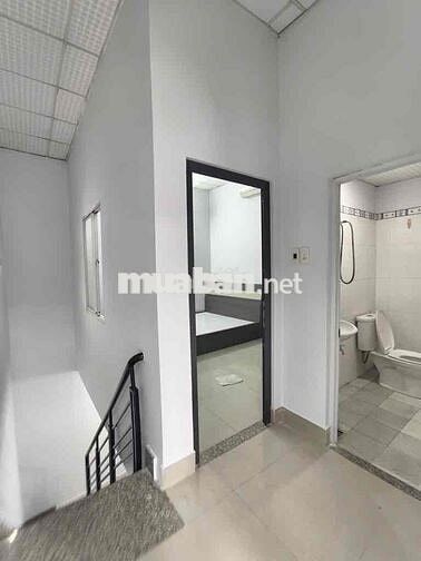 Nhà giáp EAON- Dt:4x8 - đúc 2 tầng- Chỉ 3.xtỷ