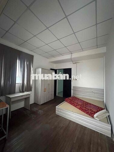 phòng trọ có ban công diện tích lớn ở Bình Tân
