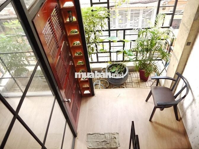 Văn phòng thoáng sáng xinh đẹp, đi bộ 10 phút ra sân bay