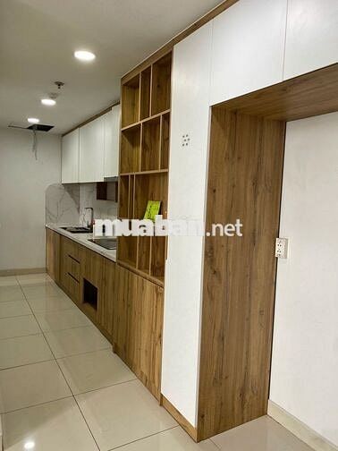 Cho thuê căn hộ Emerald 3pn2wc,127m2,full NT  giá 20tr, view công viên