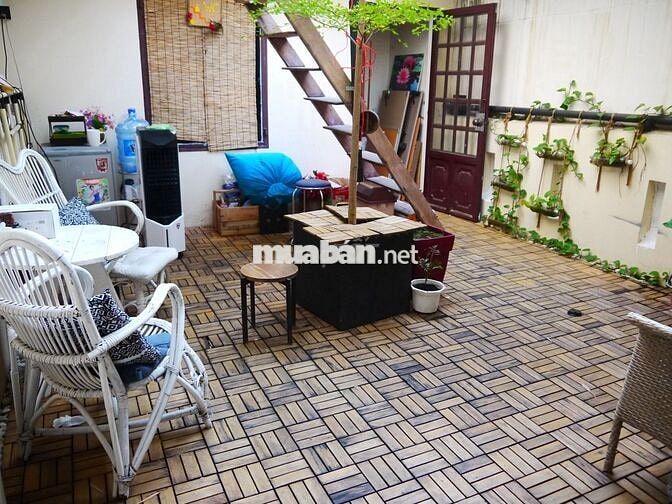 Văn phòng thoáng sáng xinh đẹp, đi bộ 10 phút ra sân bay