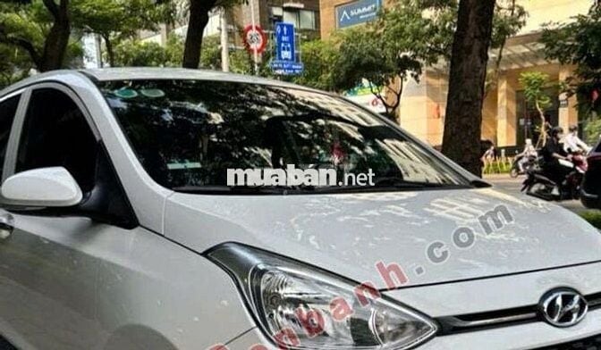 Grand i10 đời 2018. Xe trang bị nệm da, máy lạnh