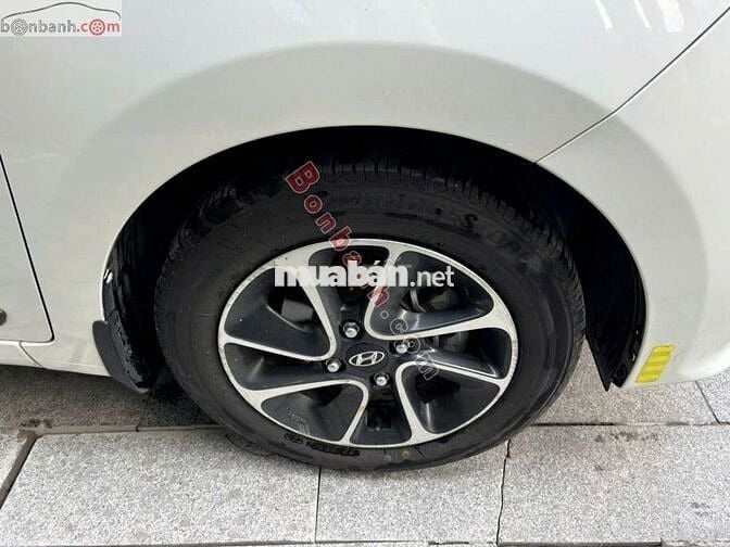 Grand i10 đời 2018. Xe trang bị nệm da, máy lạnh