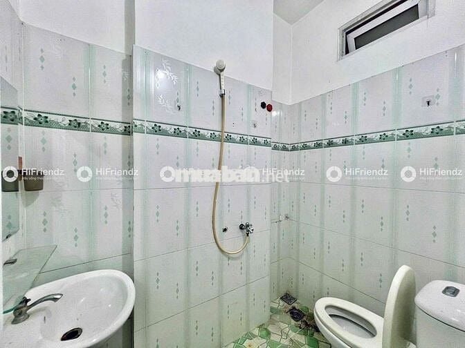 PHÒNG TẦNG THƯỢNG - CÓ MÁY LẠNH , TỦ LẠNH , BANCOL GẦN NGÃ TƯ BỐN XÃ