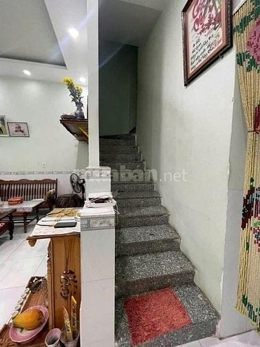 Ngộp ngân hàng nên bán gấp căn nhà ở Thị Trấn Hóc Môn, DT100m2,1ty050