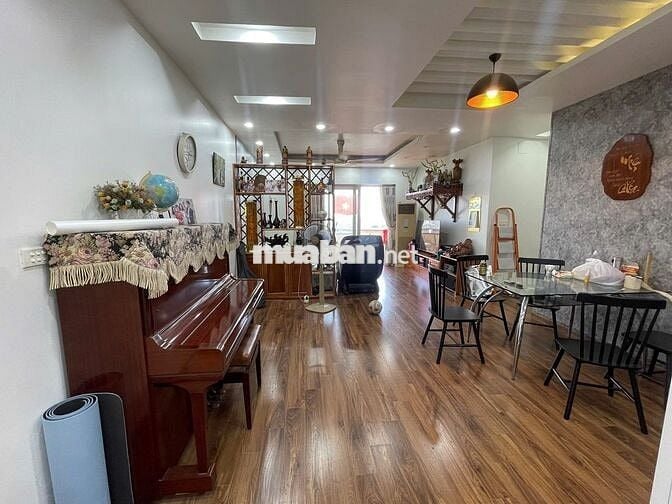 Bán gấp CH tại C6 Mỹ Đình 134m,3 ngủ full,căn góc, có slot ôtô giá 8tỷ