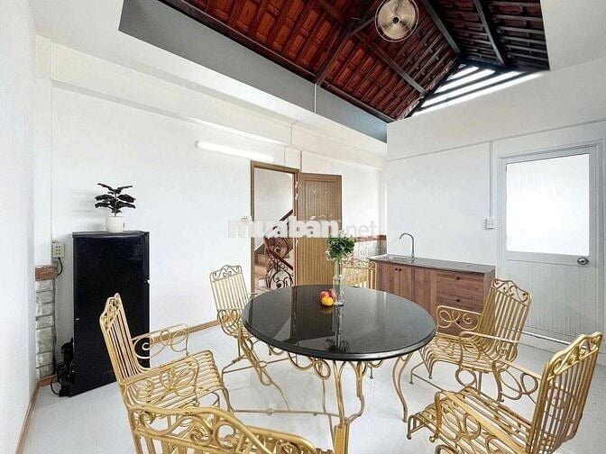QUẬN 10- 2 PHÒNG NGỦ SIÊU THOÁNG- GẦN BÁCH KHOA, CẦU NTP