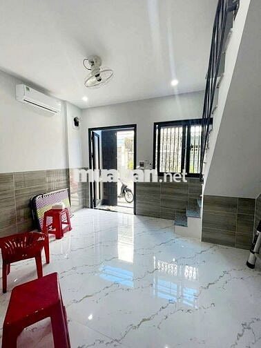 Nhà mới 2 phòng 3 máy lạnh hẻm CMT8