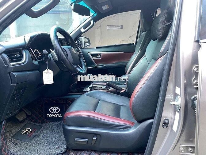 Fortuner 2022 Legender 2.4 4x2 AT - Hàng Hot