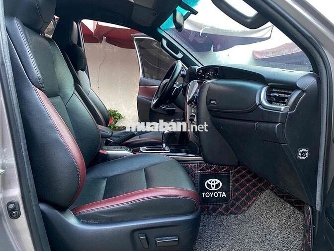 Fortuner 2022 Legender 2.4 4x2 AT - Hàng Hot