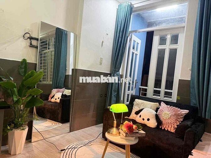 Phòng trọ ban công thang máy kế cầu nguyễn văn cừ rộng 25m2