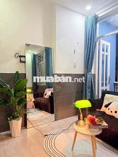 Phòng trọ ban công thang máy kế cầu nguyễn văn cừ rộng 25m2