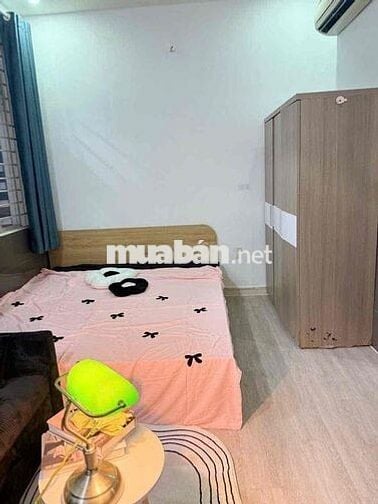 Phòng trọ ban công thang máy kế cầu nguyễn văn cừ rộng 25m2