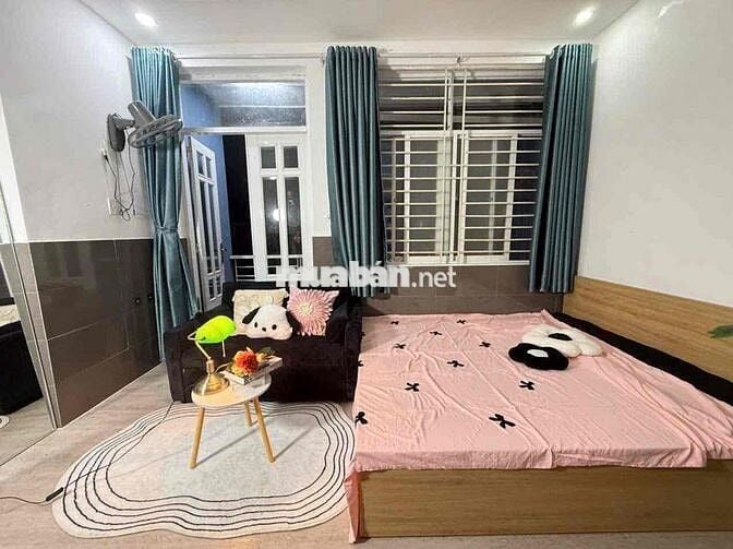 Phòng trọ ban công thang máy kế cầu nguyễn văn cừ rộng 25m2