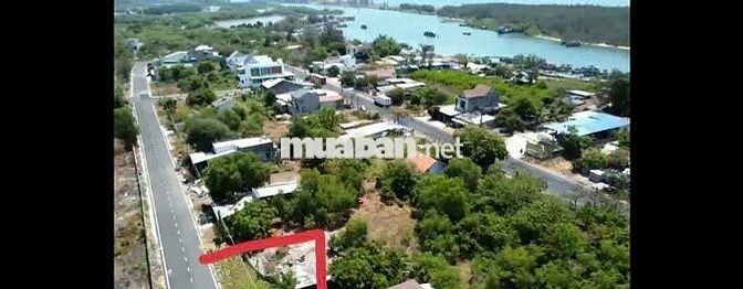mặt tiền đường nhựa 140m2 full thổ cư, sát biển