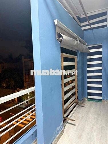 Phòng trọ ban công thang máy kế cầu nguyễn văn cừ rộng 25m2