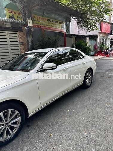 Mercedes Benz E Class 2018 E200 - 131000 km