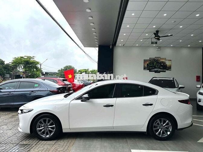 Mazda 3 2023 Luxury - 27000 km