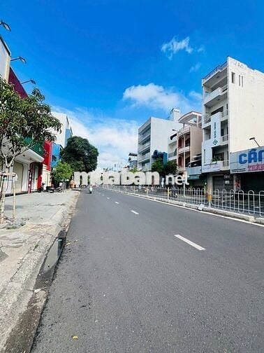 CHo thuê mbkd góc 2 mặt tiền đường Âu cơ 9,5x15m thông suốt có 1 lửng