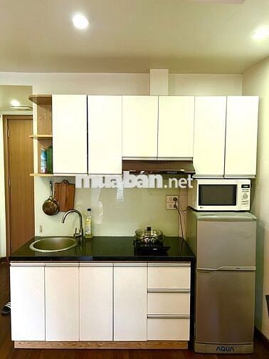 Căn hộ studio 30m vuông có thang máy cách Hồ Gươm 1500m .