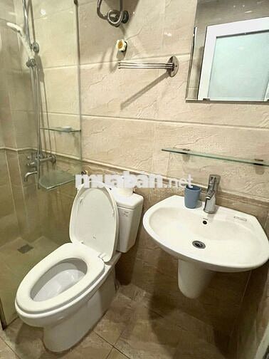 Căn hộ studio 30m vuông có thang máy cách Hồ Gươm 1500m .