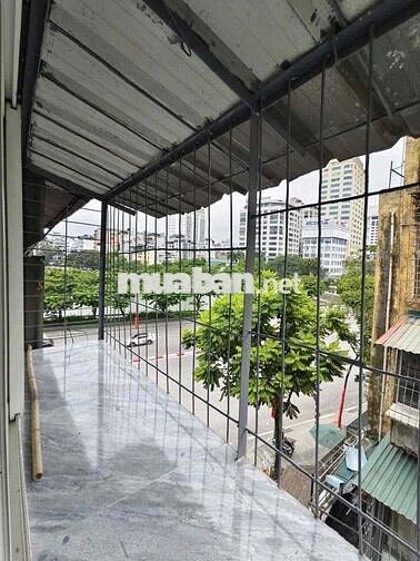 Tập thể mặt phố Nguyễn Chí Thanh - View hồ Ngọc Khánh - Thoáng 3 mặt