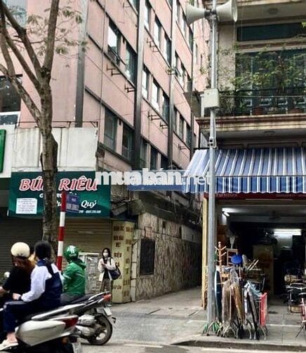 Căn hộ studio 30m vuông có thang máy cách Hồ Gươm 1500m .