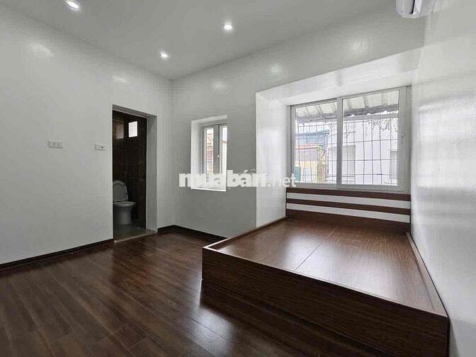 Tập thể mặt phố Nguyễn Chí Thanh - View hồ Ngọc Khánh - Thoáng 3 mặt