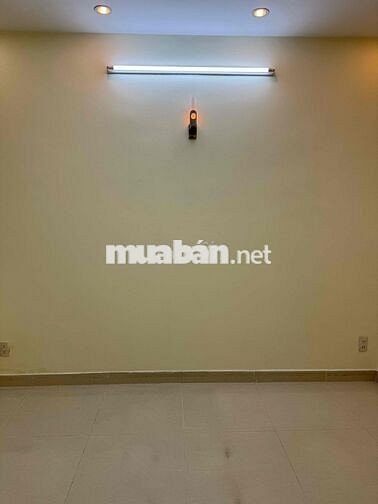 Cho nữ thuê phòng có ban công và cửa sổ