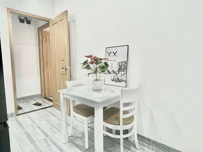 Căn hộ tách bếp Giá 7tr Ngay Ngã Tư Hàng Xanh ,Hutech,Văn Lang