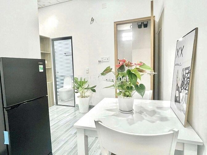 Căn hộ tách bếp Giá 7tr Ngay Ngã Tư Hàng Xanh ,Hutech,Văn Lang
