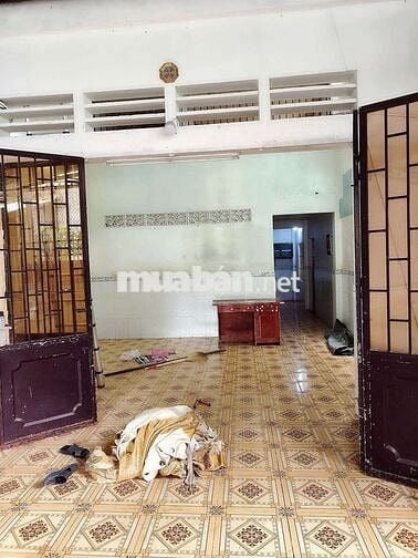 Cho thuê nhà sân xe hơi gần chợ Đoàn Thị Kia