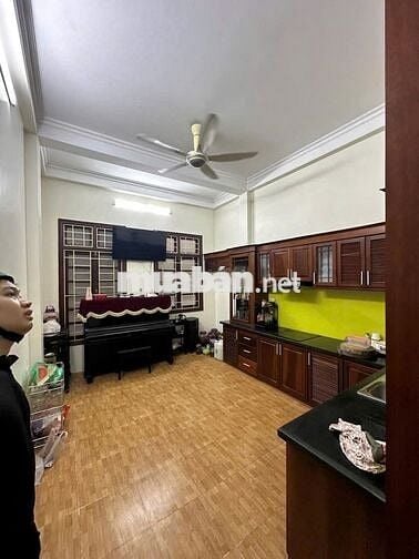 Nhà đẹp mặt ngõ 168 đường Trung Kính, Dt 55m2 x 5 tầng đường rộng 10m