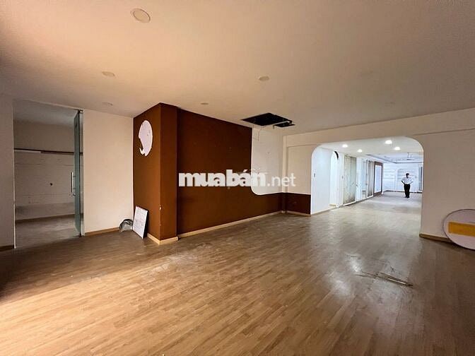 Căn TOP1 mặt tiền Hai Bà Trưng Q1 300m2 - Giá chạm đáy gần 80tr !!