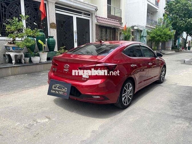 Hyundai Elantra 2019 2.0AT - 82000 km