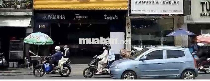 Toà nhà kinh doanh vị trí đẹp , sàn hơn 200m